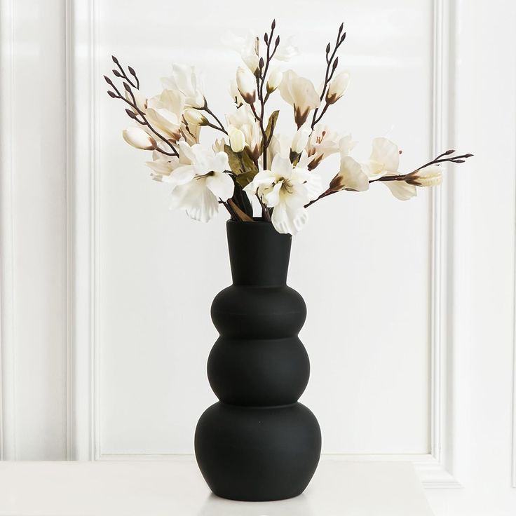 Elegant Black Curvy Vase – Stylish Interior Decoration